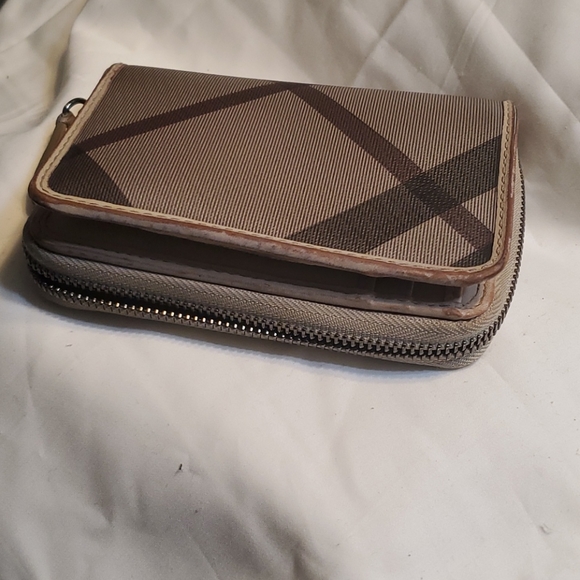 Burberry Wallet - Picture 16 of 16